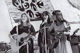 women singing