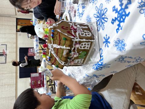 kids decorating a gingerbread house