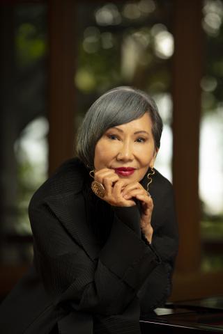 Amy Tan smiling